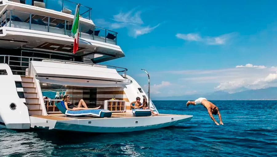 The Benefits of Working with an Experienced Yacht Broker