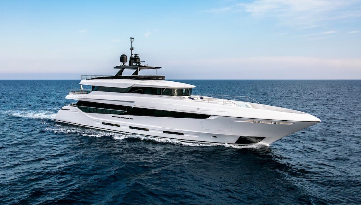 luxury lifestyle with Florida yachts