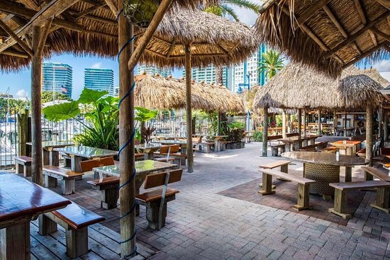 best place to dock and dine in Miami