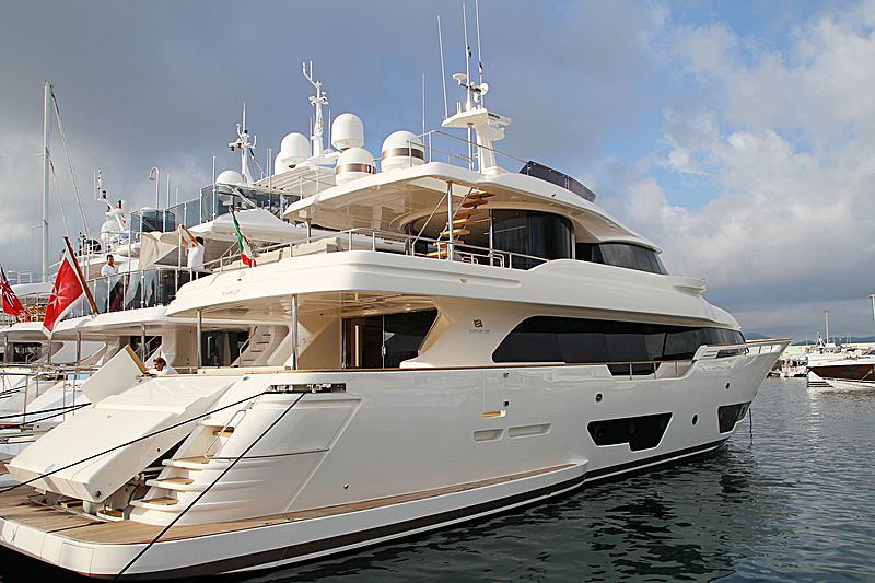 Custom Line motor yacht S-Cape sold and renamed