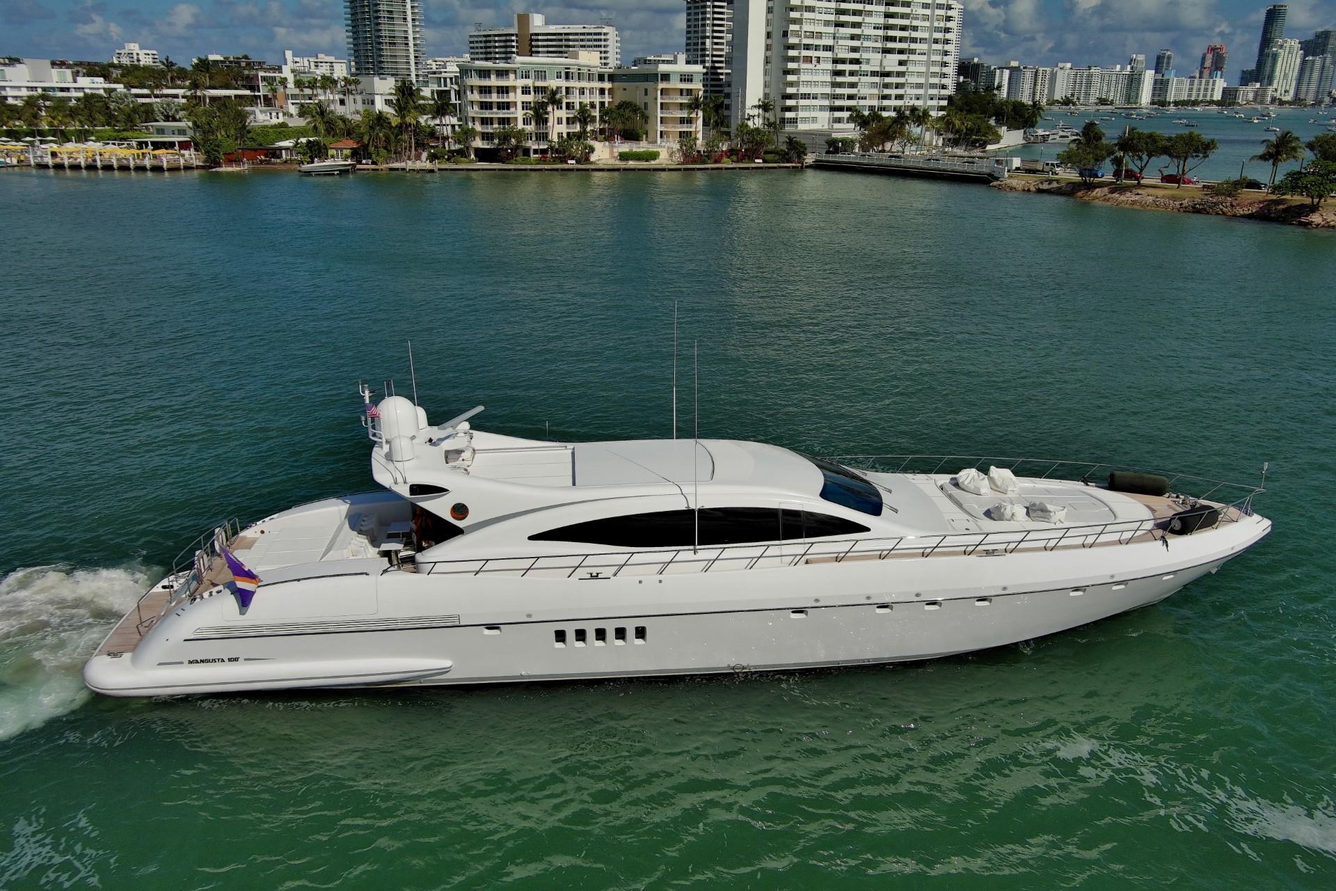 mangusta 215 yacht